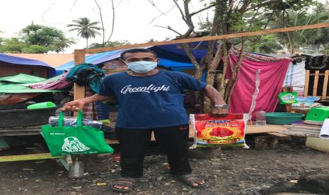 Sejak H+1 gempa sampai dengan hari ini, Jumat (10/9) Rumah Zakat masih terus mendampingi dan memberikan kontribusi terbaik kepada masyarakat Tojo una-una dengan program pemberian bantuan sembako, selimut dan juga tenda darurat kepada masyarakat.