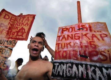 Sejumlah aktivis dari komunitas punk melakukan aksi damai di Bundaran Hotel Indonesia (HI), Jakarta, Sabtu (17/12). (Republika/Aditya Pradana Putra)