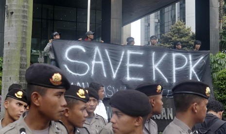 Sejumlah aktivis menggelar aksi menyikapi penangkapan Wakil Ketua KPK Bambang Widjojanto oleh Bareskrim Mabes Polri.