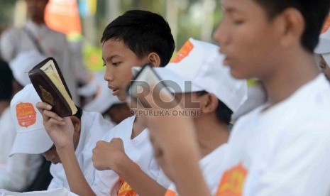  Sejumlah anak yatim mengikuti khataman Alquran 