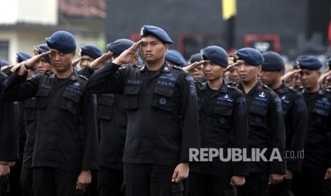  Sejumlah anggota Brimob mengikuti pengarahan