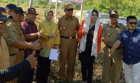 Sejumlah Anggota DPD RI yang tergabung dalam Gerakan Nasional (Gernas) Amandemen ke-5 UUD 1945 menemui  Wakil Gubernur Sulawesi Tengah Sudarto di Palu, Sulawesi Tengah.