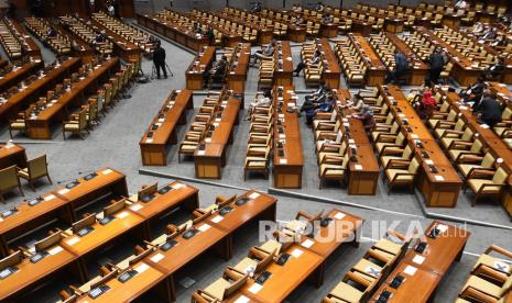 Ilustrasi DPR RI. DPR RI sedang melakukan pembahasan awal soal Rancangan Undang-Undang (RUU) Larangan Minuman Alkohol. Perhimpunan Hotel dan Restoran Indonesia (PHRI) menilai RUU ini akan berdampak negatif bagi industri pariwisata. 