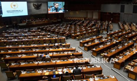 Sejumlah anggota DPR mengikuti Rapat Paripurna di Kompleks Parlemen, Senayan, Jakarta. (ilustrasi).