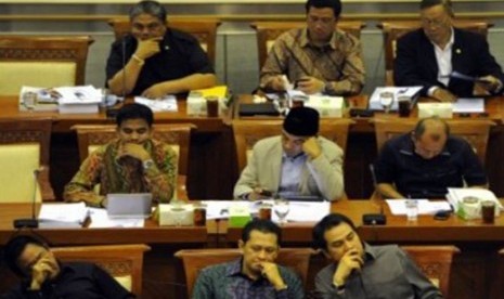 Sejumlah anggota Komisi III DPR-RI saat menyimak penjelasan calon pimpinan (capim) KPK dalam fit and proper test di gedung DPR, Senayan, Jakarta.