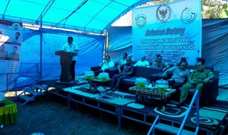 Sejumlah anggota Komisi IV DPR RI melakukan kunjungan kerja dan reses di Desa Tumbu, Kecamatan Topoyo, Kabupaten Mamuju Tengah,  Sulawesi Barat, Selasa (1/8).