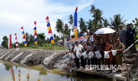 Sejumlah anggota Komisi IV DPR RI melakukan kunjungan kerja dan reses di Desa Tumbu, Kecamatan Topoyo, Kabupaten Mamuju Tengah,  Sulawesi Barat, Selasa (1/8).