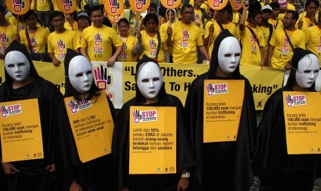 Sejumlah anggota masyarakat berpartisipasi dalam Kampanye STOP The Trafficking Rally on The Street di kawasan Bunderan Air Mancur Hotel Indonesia, Jakarta. (Ilustrasi)