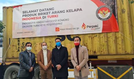 Sejumlah anggota Perkumpulan Pengusaha Arang Kelapa Indonesia (Perpaki) mendirikan perusahaan distribusi produk briket arang kelapa di Turki. Perusahaan yang di beri nama Kaya Sinerji Ltd Sti ini merupakan hasil kolaborasi antara DPP Perpaki dengan DPD Perpaki Jawa Tengah.