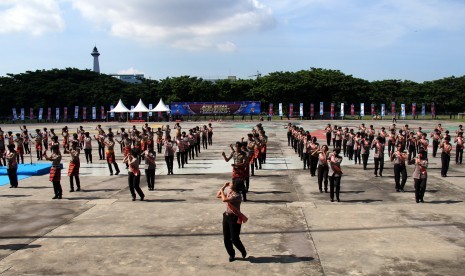 Apel besar pelopor keselamatan berlalu lintas di Lapangan Karebosi, Makassar, Sulawesi Selatan, Senin (21/3/2016). Lapangan Karebosi akan dibuka untuk sholat Idul Fitri 2022.