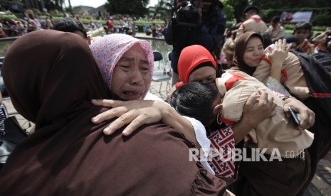 Berbuat baik kepad kedua orang tua kewajiban setiap anak. Ilustrasi orang tua  