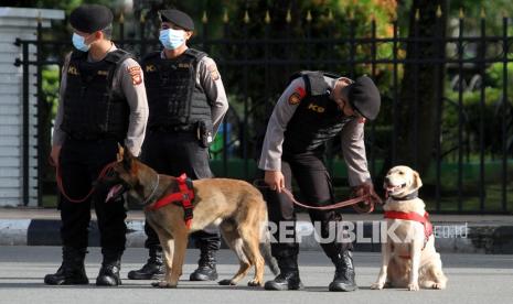 Ilustrasi Unit Satwa K-9 Dit Sabhara Polda Kalbar. Kepala Polda Kalimantan Barat Inspektur Jenderal Suryanbodo Asmoro mengerahkan sebanyak 3.409 personel gabungan untuk pengamanan 1.050 gereja pada perayaan Natal 2022 dan Tahun Baru 2023 di Kalimantan Barat. 