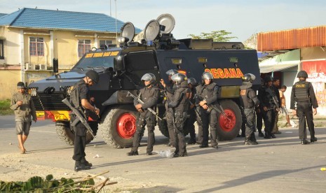 Aparat kepolisian di Mimika