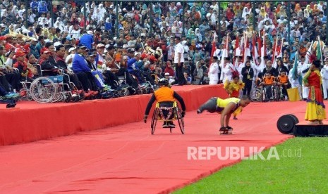 Sejumlah atlet difabel mempertunjukan aksinya yang bertajuk 