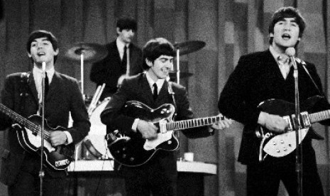 Sejumlah barang milik Beatles akan mulai dilelang bulan depan.