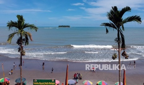 Pantai Gandoriah, Pariaman, Sumatra Barat.