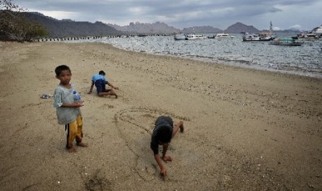 Tiga Wisatawan Pantai Bandengan Tewas Republika Online