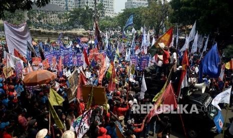 Sejumlah buruh menggelar aksi / Ilustrasi 