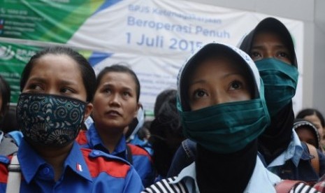 Sejumlah buruh yang tergabung dalam beberapa serikat pekerja melakukan unjukrasa di Kantor Badan Penyelenggara Jaminan Sosial (BPJS) Ketenagakerjaan, Bandung, Jawa Barat, Selasa (11/8)