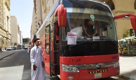 Sejumlah bus terparkir di sekitar hotel tempat jamaah haji Indonesia menginap di Madinah, Ahad (14/7). Mulai hari ini jamaah haji Indonesia bergerak ke Makkah untuk melaksanakan ibadah haji. 