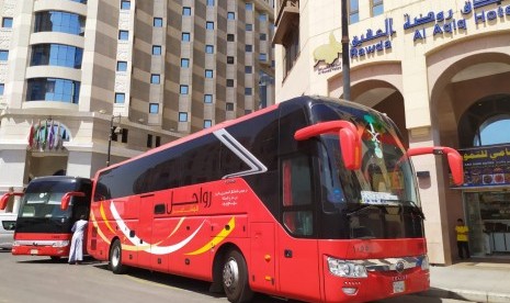 Idul Fitri, Banyak Hotel di Makkah Tawarkan Paket. Foto:   Sejumlah bus terparkir di sekitar hotel tempat jamaah haji Indonesia menginap di Madinah, Ahad (14/7). Mulai hari ini jamaah haji Indonesia bergerak ke Makkah untuk melaksanakan ibadah haji. 