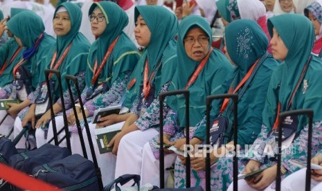 Calon jamaah haji di Asrama Haji Pondok Gede.