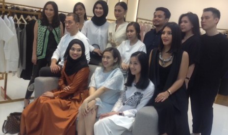 Sejumlah desainer yang menjadi pengisi toko pop-up Jakarta Fashion Week di Senayan City.