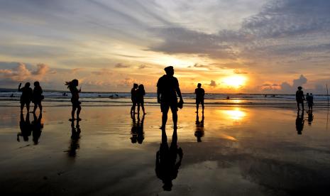 Sejumlah destinasi wisata di Pulau Dewata dipadati oleh wisatawan domestik dari berbagai daerah di Indonesia saat libur Hari Raya Natal 2021.