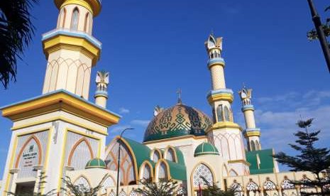 Pelat Atap Menara 99 Islamic Center Mataram Diterjang Angin. Masjid Hubbul Wathan di Kompleks Islamic Center NTB.