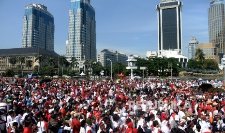  Sejumlah elemen masyarakat mengikuti Parade Kebinekaan di Silang Monas, Jakarta, Sabtu (19/11).