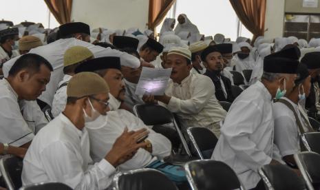 Sejumlah jamaah calon haji mengikuti bimbingan manasik haji (ilustrasi).