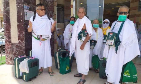 Sejumlah jamaah haji asal Riau dan Batam, bersiap berangkat menuju Arafah, di Makkah, Jumat (9/8). Seluruh jamaah haji pada Jumat ini sudah harus meninggalkan Makkah menuju Arafah, Muzdalifah dan Mjna untuk mengikuti puncak haji. 