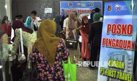 Sejumlah jamaah korban dugaan penipuan perjalan umrah First Travel 