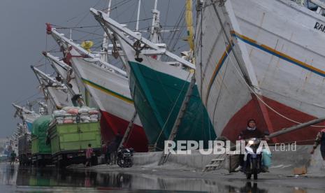 Sejumlah kapal bersandar di Pelabuhan Sunda Kelapa, Jakarta, Jumat (21/5/2021). Menteri BUMN Erick Thohir berencana mempercantik kawasan Pelabuhan Sunda Kelapa untuk dijadikan destinasi wisata tempat kapal pesiar bersandar dengan tetap mempertahankan nilai sejarah. 