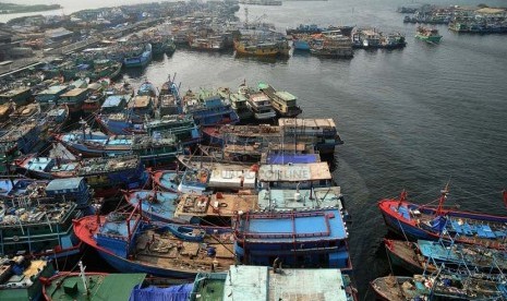 Sejumlah kapal nelayan bersandar di Pelabuhan Perikanan Muara Baru, Jakarta, Jumat (5/9).(Republika/Prayogi)