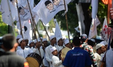 Sejumlah kelompok masyarakat mendeklarasikan mendukung pasangan calon presiden Prabowo-Hatta di Rumah Polonia, Jakarta, Kamis (29/5). 