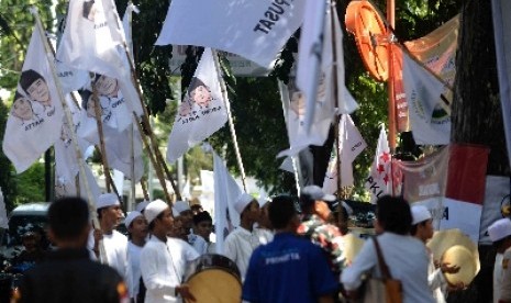 Sejumlah kelompok masyarakat mendeklarasikan mendukung pasangan calon presiden Prabowo-Hatta di Rumah Polonia, Jakarta, Kamis (29/5). 