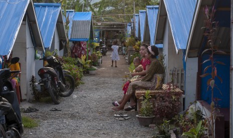 Sejumlah keluarga korban bencana beraktivitas di tenda pengungsian di shelter Lere, Palu, Sulawesi Tengah (ilustrasi)