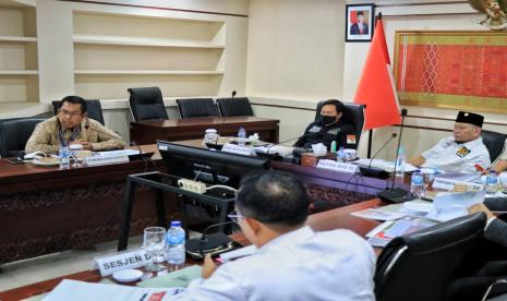 Sejumlah kendala dan permasalahan yang dihadapi BUMN Karya dalam pelaksanaan percepatan Proyek Strategis Nasional mengemuka dalam Rapat Koordinasi antara Pimpinan DPD RI dengan Direksi BUMN Karya.