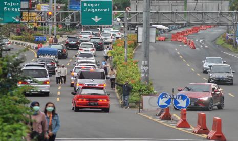 Pengendara yang masuk ke jalur Puncak, Bogor, wajib menunjukkan hasil rapid test antigen (Foto: ilustrasi)