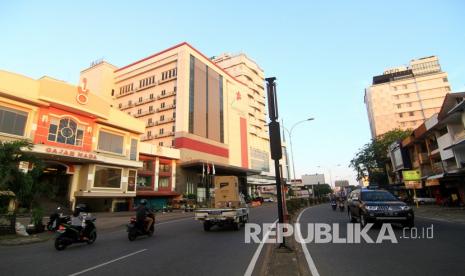 Suasana daerah pusat bisnis Kota Pontianak beberapa waktu lalu yang dibatasi aksesnya guna membatasi penyebaran virus corona.