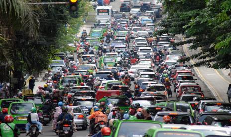 Sejumlah kendaraan memadati jalur Sistem Satu Arah (SSA), Otto Iskandardinata, Kota Bogor, Jawa Barat. Polresta Bogor Kota mengantisipasi lalu lintas sekitar kota saat liburan akhir tahun.