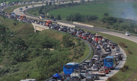 Arus mudik di tol Cipali. 