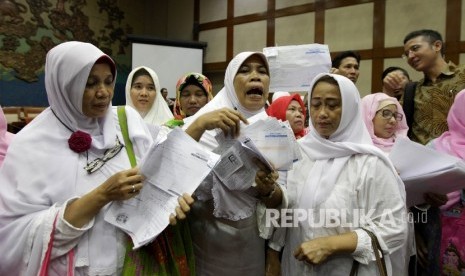 Sejumlah korban kasus penipuan dana Umroh First Travel melakukan audiensi kepada perwakilan Komisi VIII dan Fraksi PPP di Kompleks Parlemen, Jakarta, Jumat (18/8).