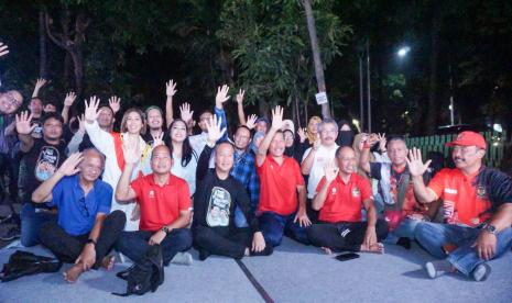 Sejumlah legenda sepak bola Indonesia, menggelar nonton bareng (nobar) Piala Dunia U17 di Posko Pemilih Prabowo-Gibran (Kopi Pagi), Jalan Gunawarman, Jakarta Selatan, Jumat (10/11/2023). 