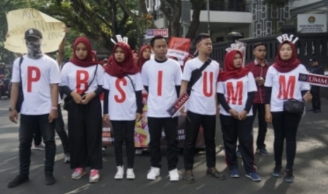 Sejumlah mahasiswa Pendidikan Bahasa dan Sastra Indonesia (PBSI)  Universitas Muhammadiyah Malang (UMM) mengadakan gelar aksi simpatik peduli  penggunaan bahasa Indonesia yang baik dan benar.