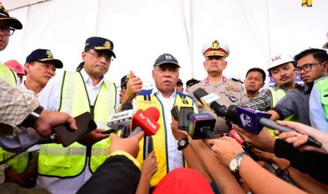 Sejumlah menteri meresmikan jalan tol terbanggi besar