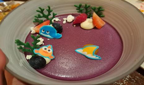 Menu bertema Pinkfong dan Baby Shark di Pinkfong Baby Shark Café, Fairmont Jakarta.