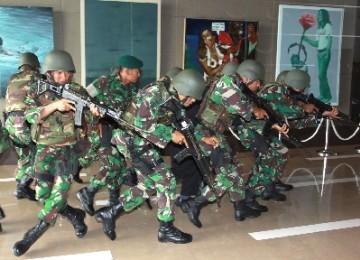 Sejumlah Pasukan Penanggulangan Teror TNI AD dalam sebuah latihan (ilustrasi).