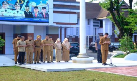 Sejumlah pegawai Pemkab Gowa yang telah menerima hadiah umrah dari Pemkab Gowa di Gowa, Selasa (16/04/2024). 